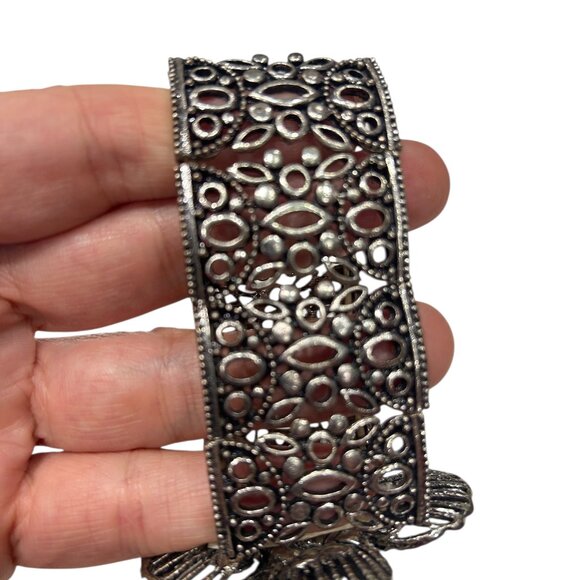 Vintage Diamanté Flower Hinged‎ Bangle Bracelet Burnished Silver Art Deco Bold - Picture 3 of 8
